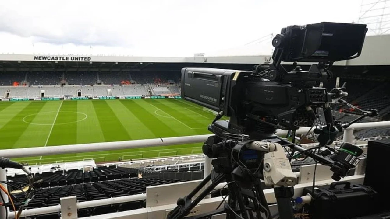 تجربة تقنية في سنغافورة تنقل مباريات الدوري الإنجليزي نحو آفاق بث غير مسبوقة